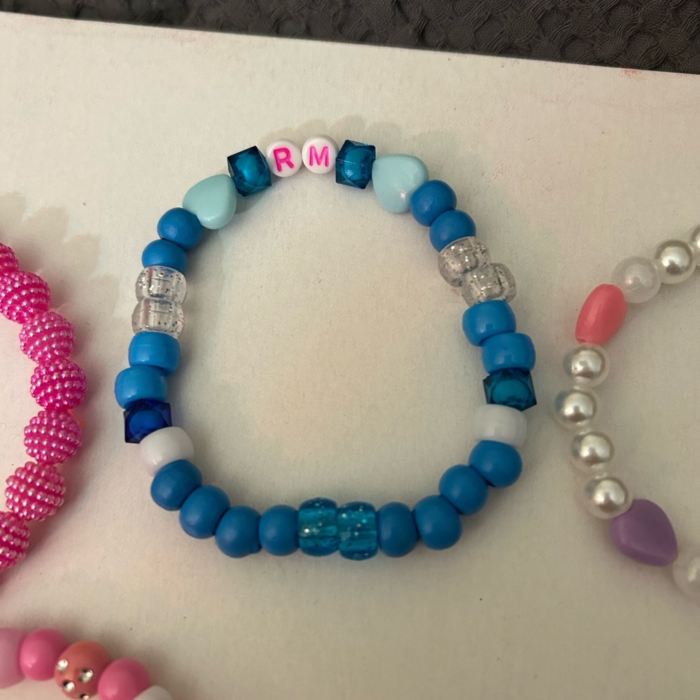 Bracelets - Picture 4 of 7